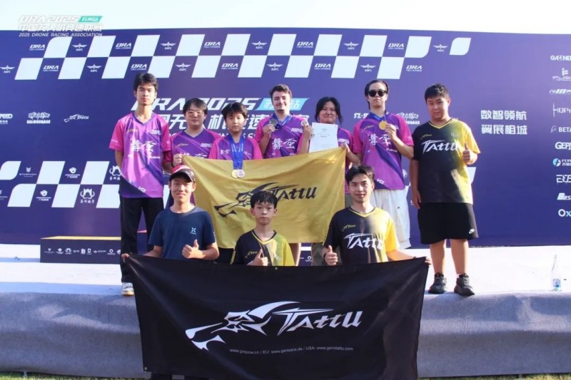 中國(guó)無(wú)人機(jī)足球聯(lián)賽精彩瞬間