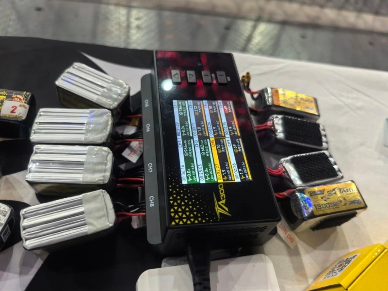 Tattu 無人機足球電池和充電器 Tattu 無人機足球電池和充電器